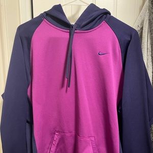 Women’s therma fit Nike sweatshirt